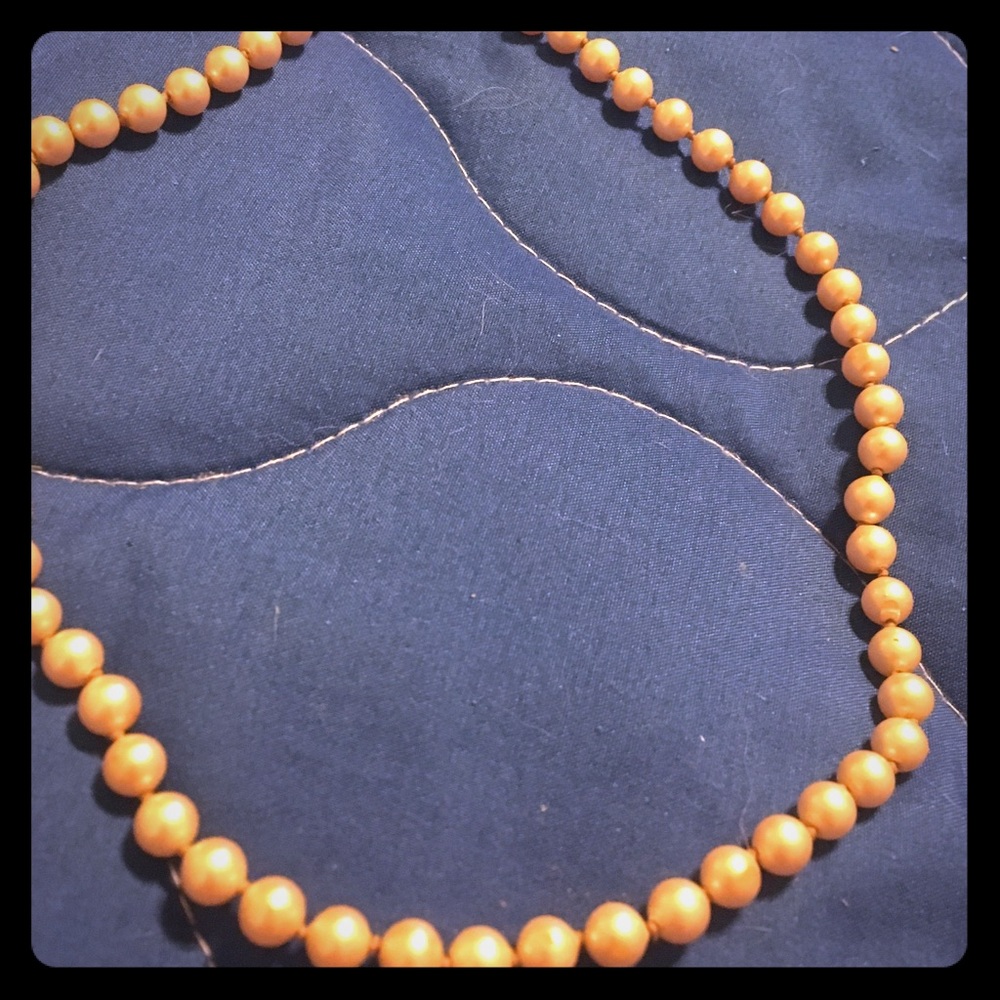 Choker pearl necklace